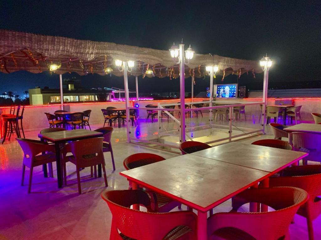 Khufu Pyramids Hotel Kafrat al Jabal Екстер'єр фото